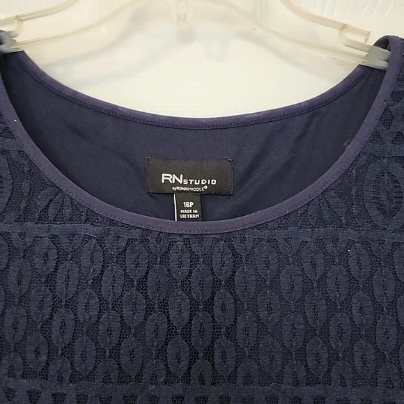 Woman's dress - Picture 5 of 10